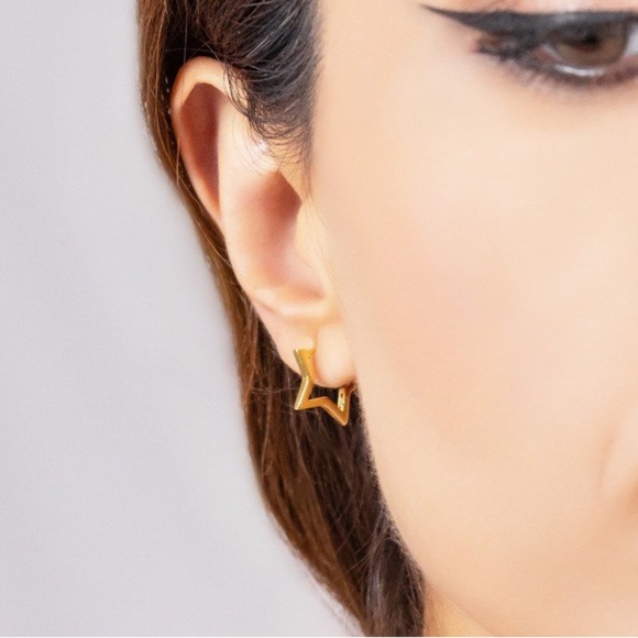 Star Huggie Hoop in Sterling Silver, Star Hoop earrings in Gold - Picture 5 of 6